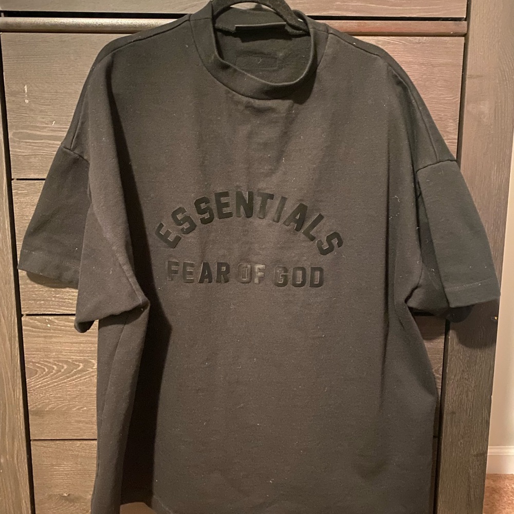 Essentials Black T-shirt